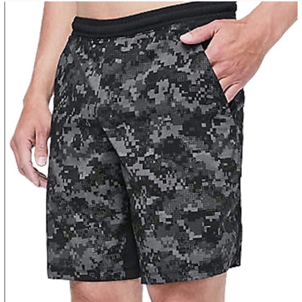 Lululemon Pace Breaker 9” SE Bright Pixel Camo shorts Unlined Size Small